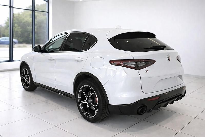 Usata Alfa Romeo Stelvio Veloce 209 CV (153 kW) 2024 Bianco SUV