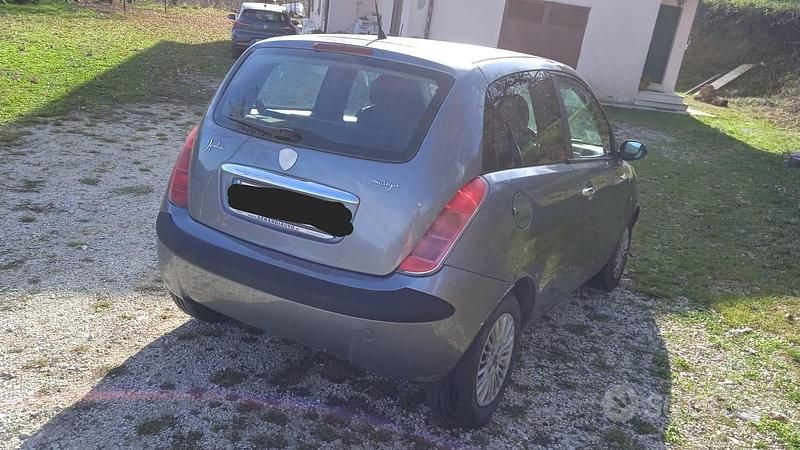 Begagnad Lancia Ypsilon 70 HK (51 kW) 2005 Grå Halvkombi