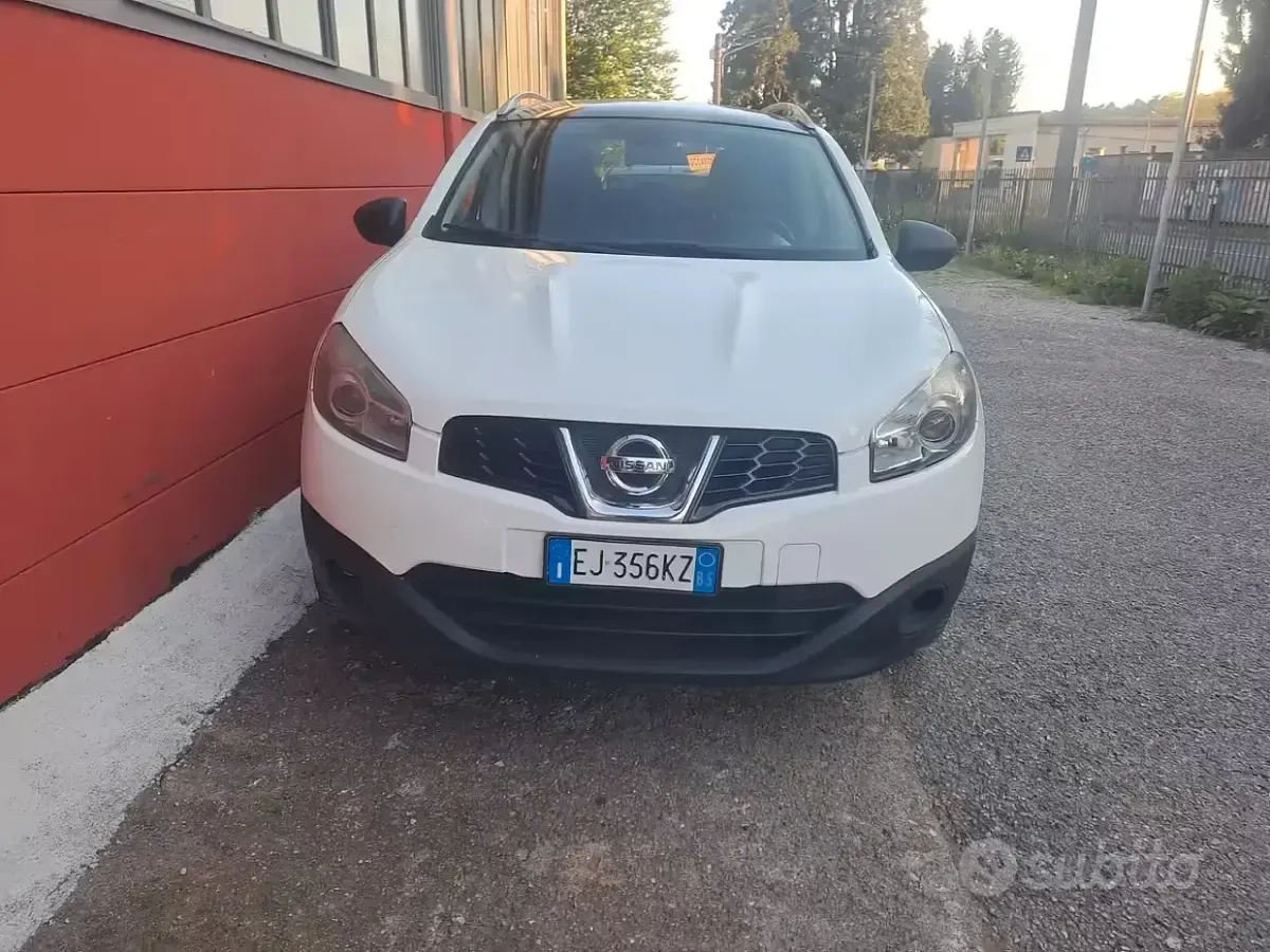Używany Nissan Qashqai Acenta 110 KM (80 kW) 2012 Biały SUV
