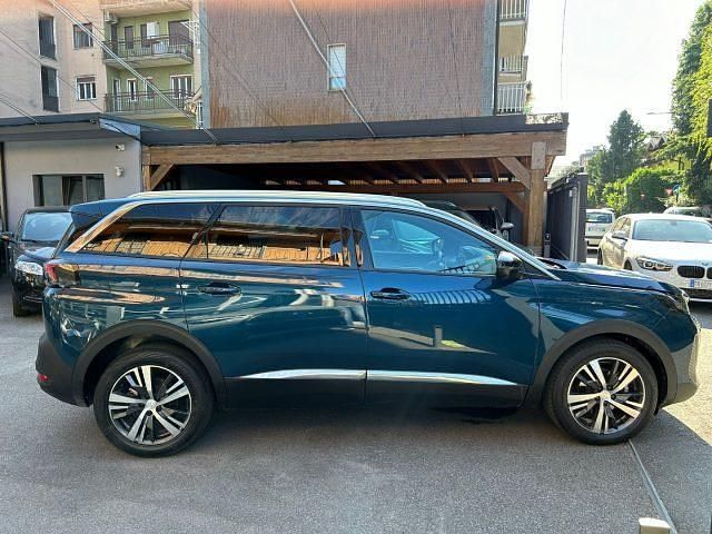 Usata Peugeot 5008 Allure 131 CV (96 kW) 2024 Blu Monovolume