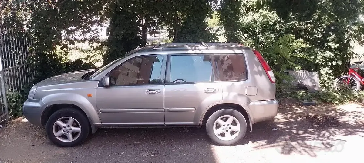 Usata Nissan X-Trail 140 CV (102 kW) 2001 Grigio SUV