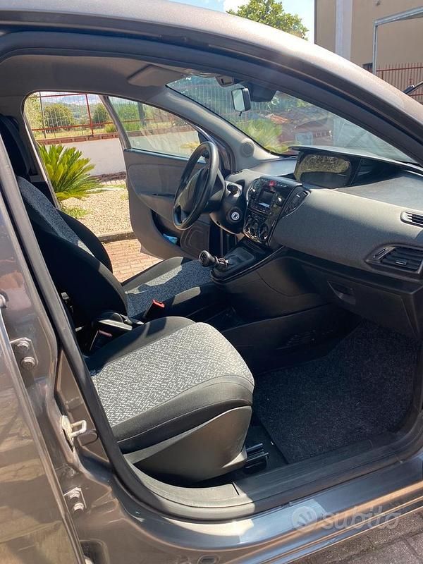 Usata Lancia Ypsilon 69 CV (50 kW) 2022 Utilitaria