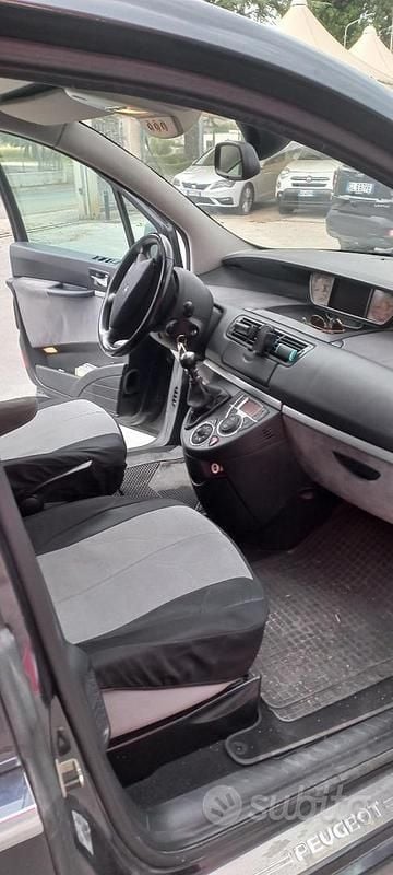 Usata Peugeot 807 136 CV (100 kW) 2010 Nero Monovolume