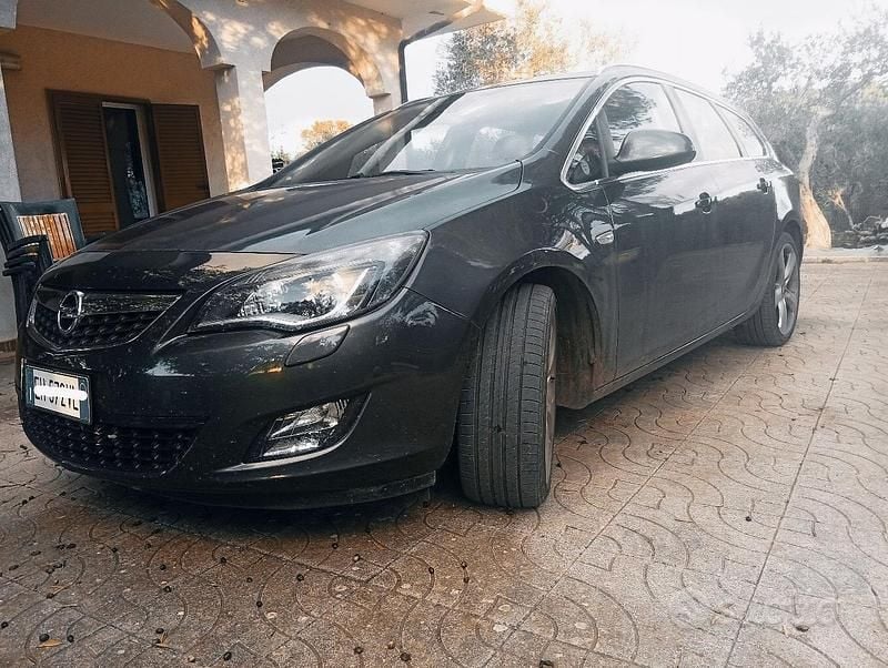 Occasion Opel Astra 165 ch (121 kW) 2011 Gris Berline