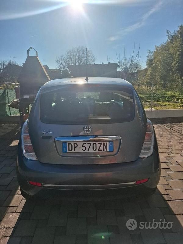 Grigio Usata 2008 Lancia Ypsilon Due volumi | 2900 € - Immagine 1/4