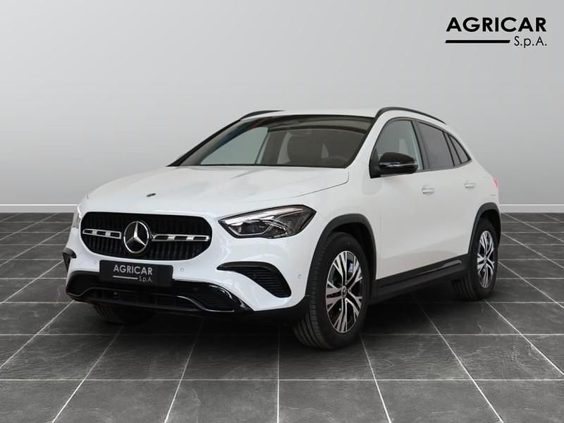 Bianco Nuova 2025 Mercedes GLA200 Advanced Plus SUV | 47.700 € (Buon prezzo) - Immagine 1/4