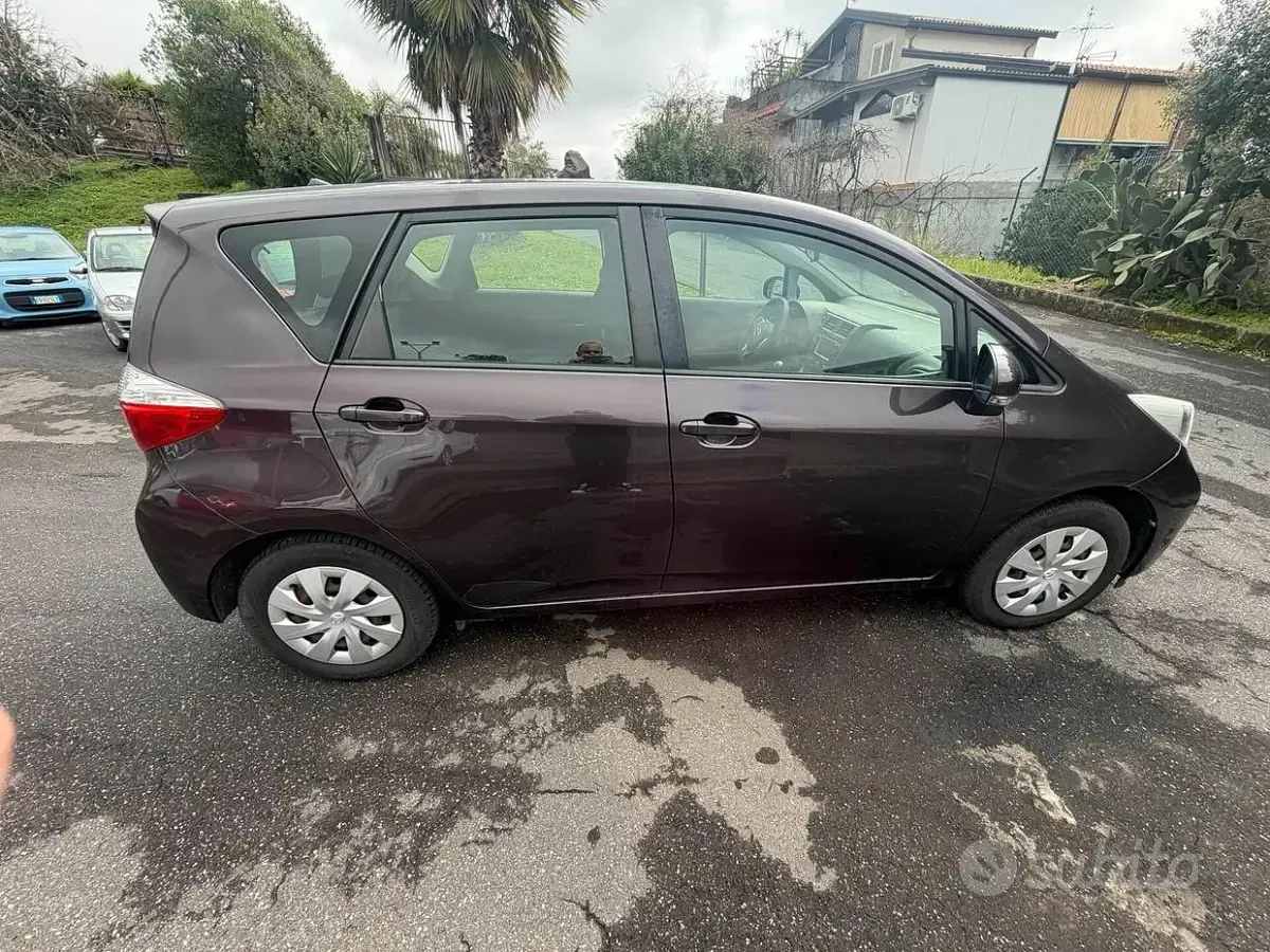 Usata Toyota Verso-S Style 90 CV (66 kW) 2012 Viola Monovolume