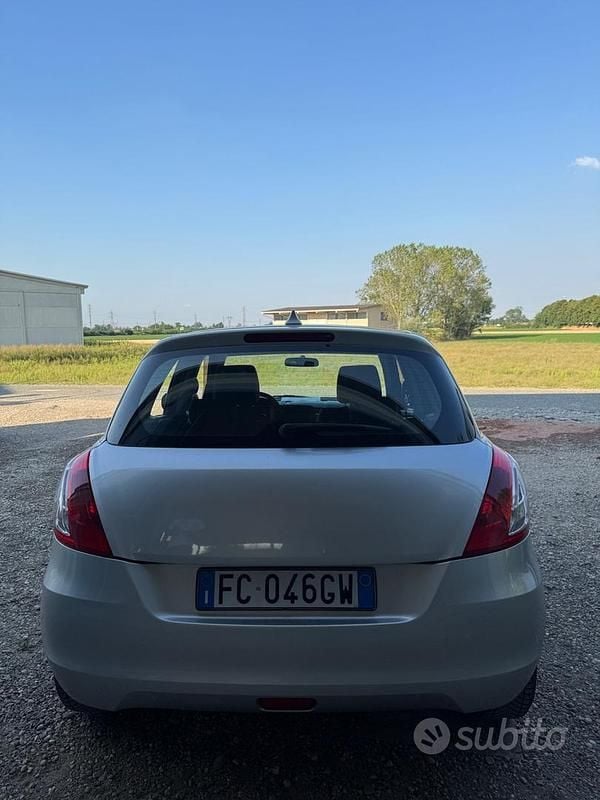 Usata Suzuki Swift 75 CV (55 kW) 2016 Grigio Utilitaria