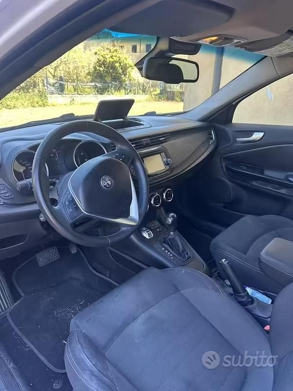 Usata Alfa Romeo Giulietta Super 120 CV (88 kW) 2019 Bianco Utilitaria