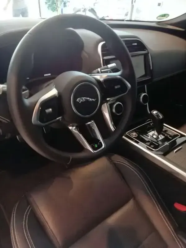 Usata Jaguar XE R-Dynamic 179 CV (131 kW) 2019 Berlina