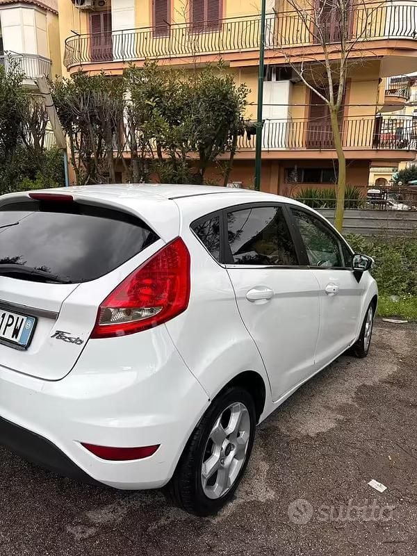 Usata Ford Fiesta 70 CV (51 kW) 2011 Utilitaria