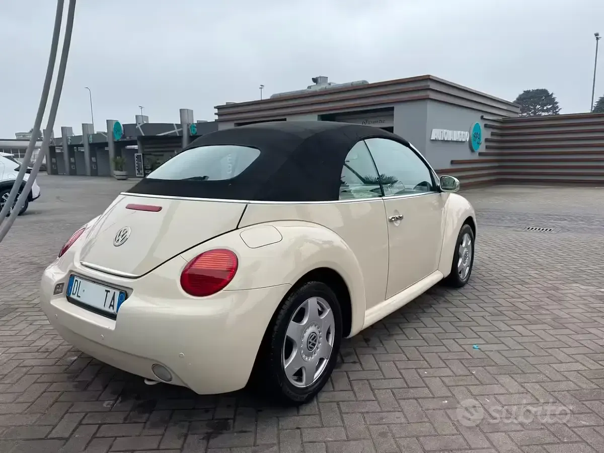 Begagnad VW New Beetle 75 HK (55 kW) 2003 Vit Halvkombi