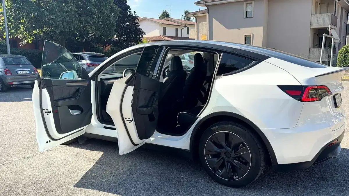 Usata Tesla Model Y 258 kW (351 CV) 2023 Bianco SUV