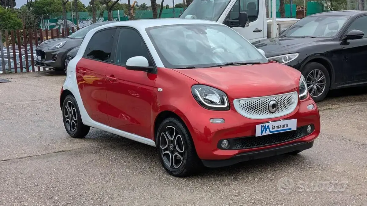Usata Smart ForFour 90 CV (66 kW) 2019 Rosso Utilitaria