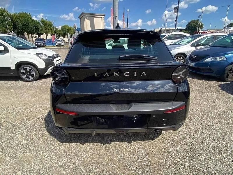 Usata Lancia Ypsilon 100 CV (73 kW) 2025 Nero Utilitaria