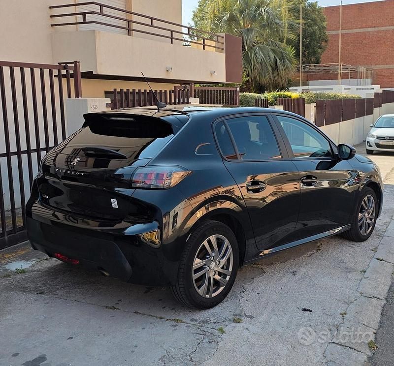 Usata Peugeot 208 Active 75 CV (55 kW) 2020 Nero Utilitaria