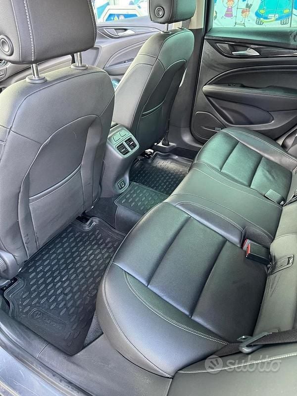 Usata Opel Insignia Innovation 170 CV (125 kW) 2017 Grigio Station wagon