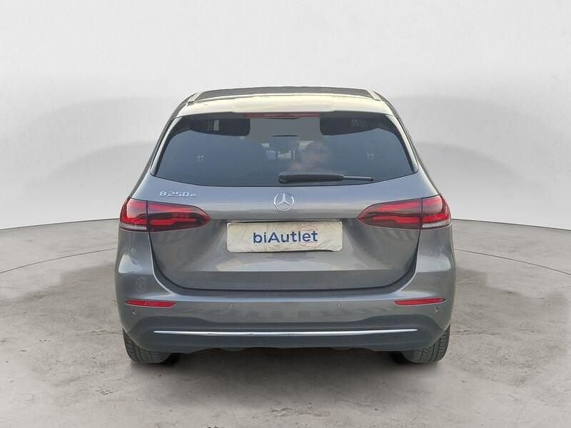 Usata Mercedes B250e 218 CV (160 kW) 2022 Grigio scuro Monovolume