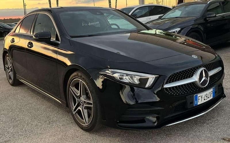 Usata Mercedes A180 Premium 116 CV (85 kW) 2019 Nero Berlina
