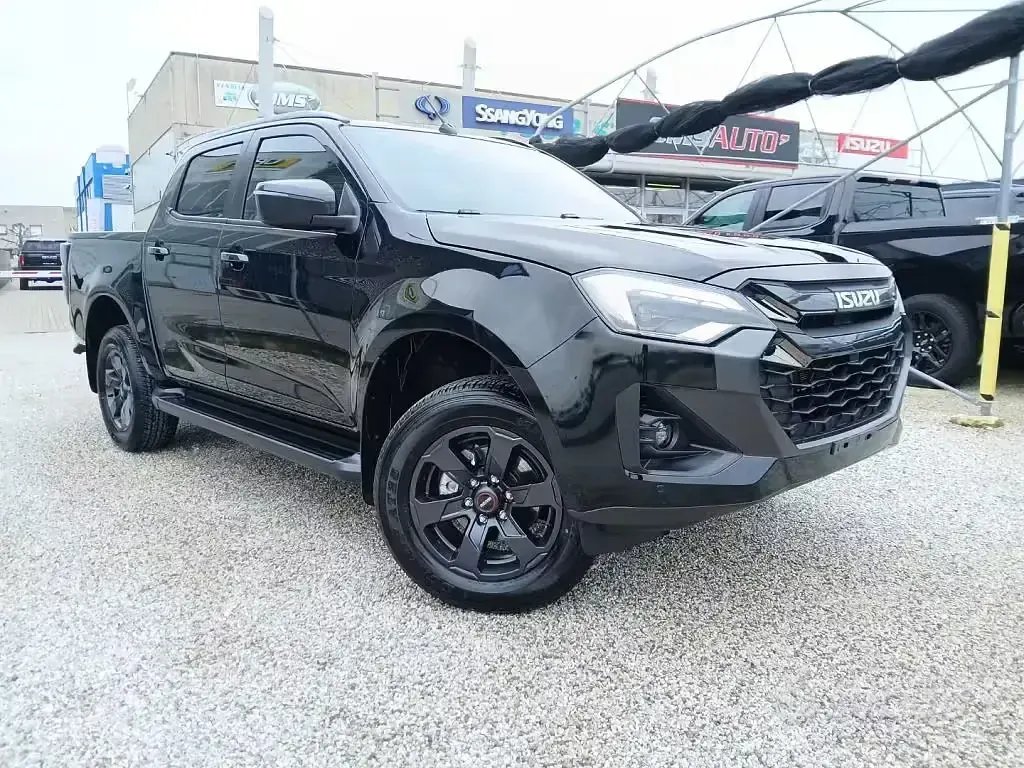 Nuova Isuzu D-Max 165 CV (121 kW) 2026 Nero Pick-up