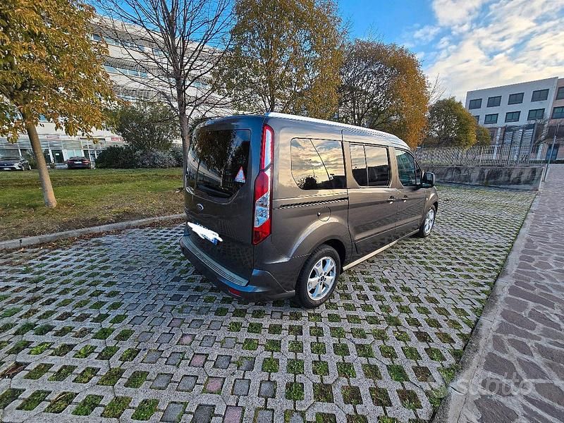 Begagnad Ford Tourneo Connect 120 HK (88 kW) 2017 Grå Minibuss