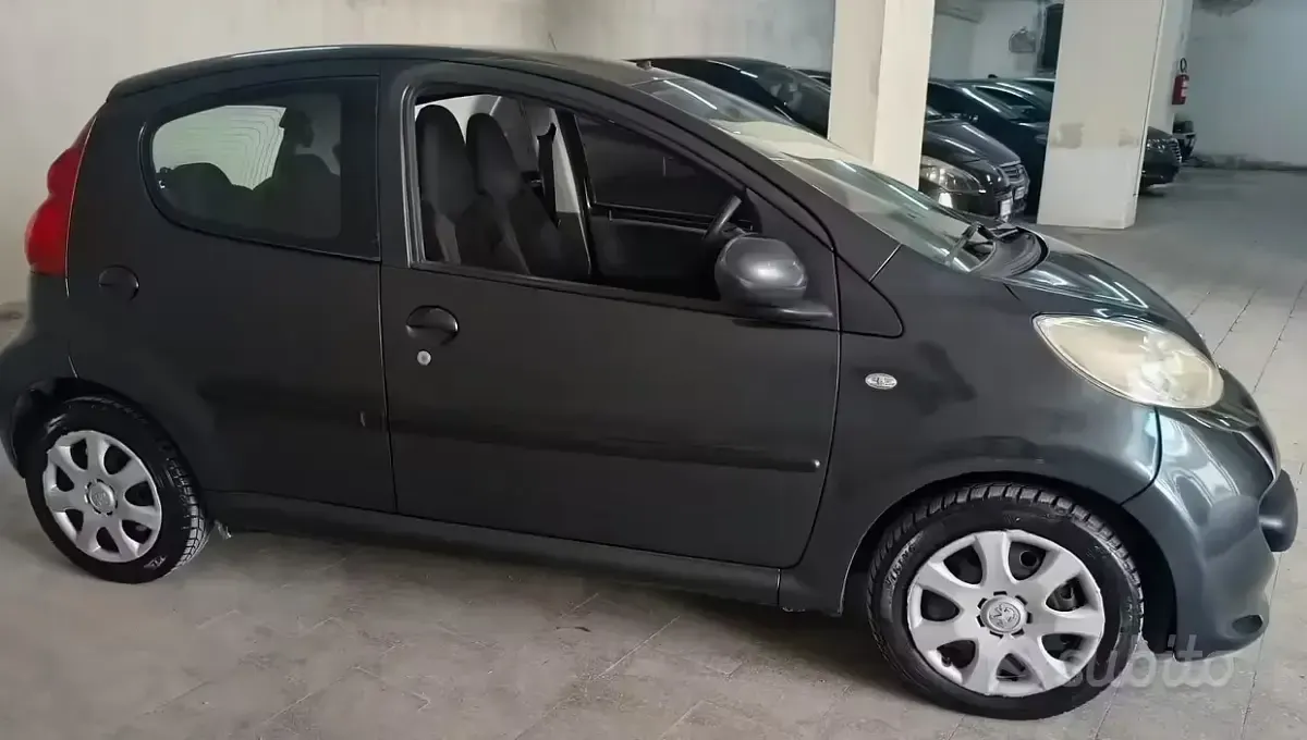 Usata Peugeot 107 54 CV (39 kW) 2008 Grigio Utilitaria