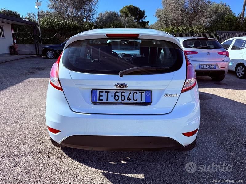 Usata Ford Fiesta Titanium 96 CV (70 kW) 2013 Bianco Berlina