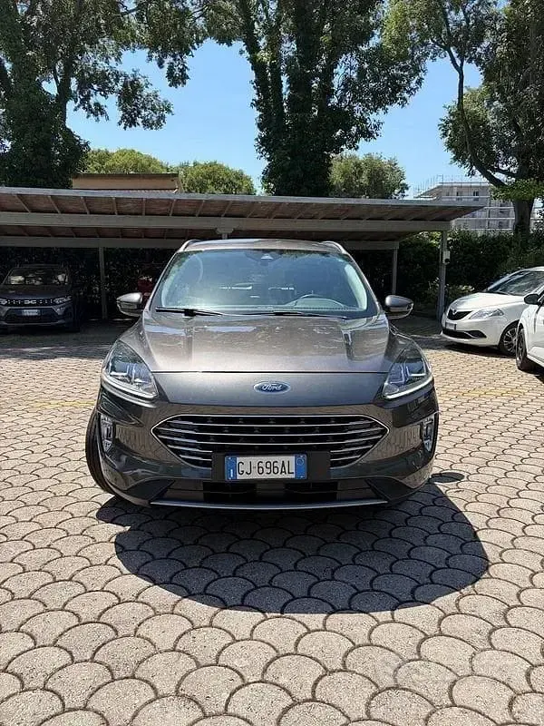 Usata Ford Kuga Business Edition 190 CV (139 kW) 2022 Grigio SUV