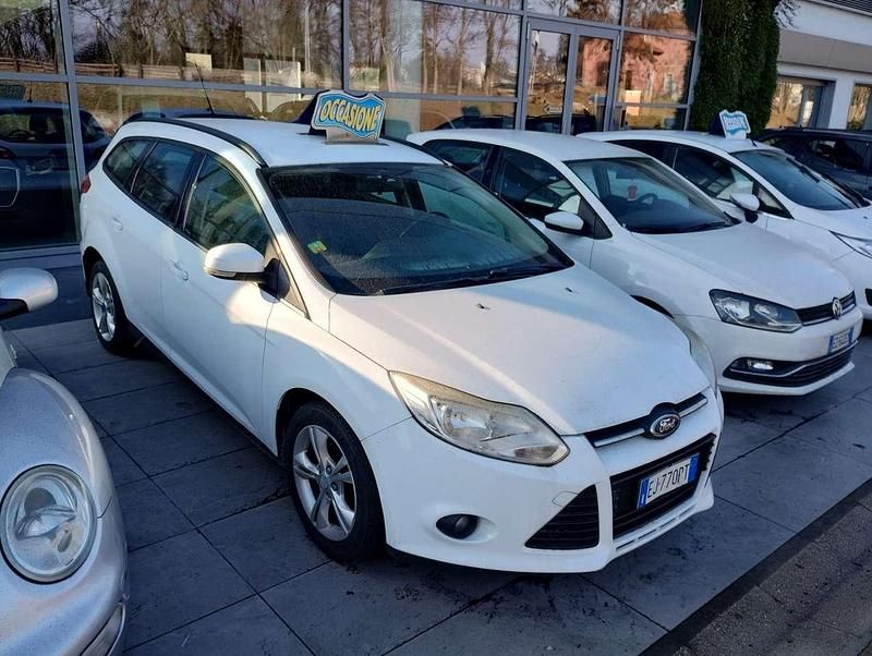 Usata Ford Focus 116 CV (85 kW) 2011 Bianco Station wagon