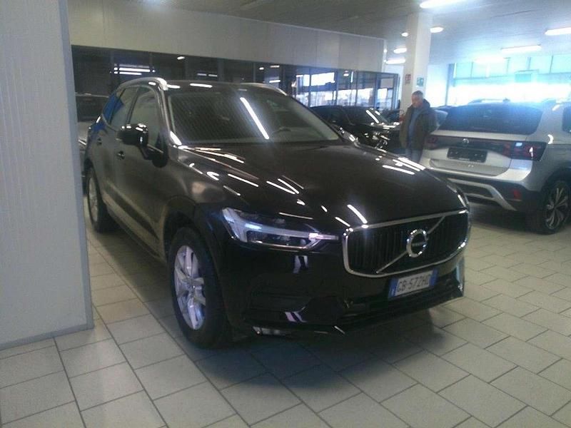 Usata Volvo XC60 Momentum 197 CV (144 kW) 2020 Nero metallizzato SUV