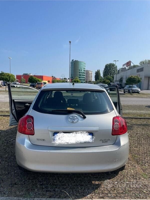 Usata Toyota Auris 126 CV (92 kW) 2008 Grigio Utilitaria