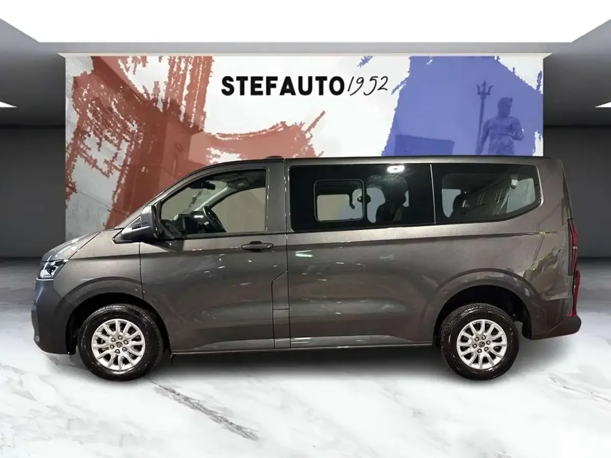 Usata VW Caravelle 150 CV (110 kW) 2025 Grigio Furgone