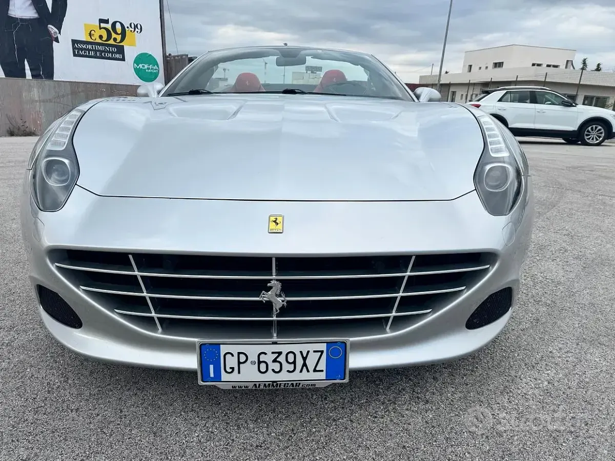 Usata Ferrari California 560 CV (411 kW) 2016 Grigio Cabrio
