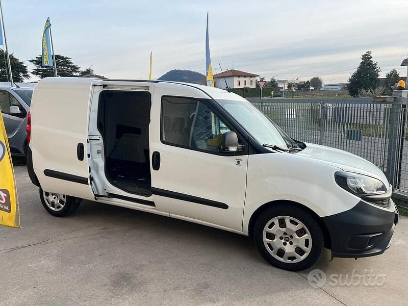 Usata Fiat Doblò S 105 CV (77 kW) 2021 Bianco Monovolume