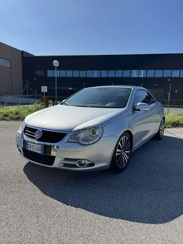 Usata VW Eos 150 CV (110 kW) 2007 Argento Cabrio
