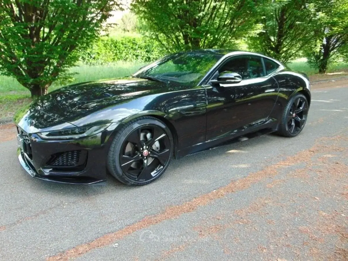 Usata Jaguar F-Type R-Dynamic 300 CV (220 kW) 2022 Nero Coupé