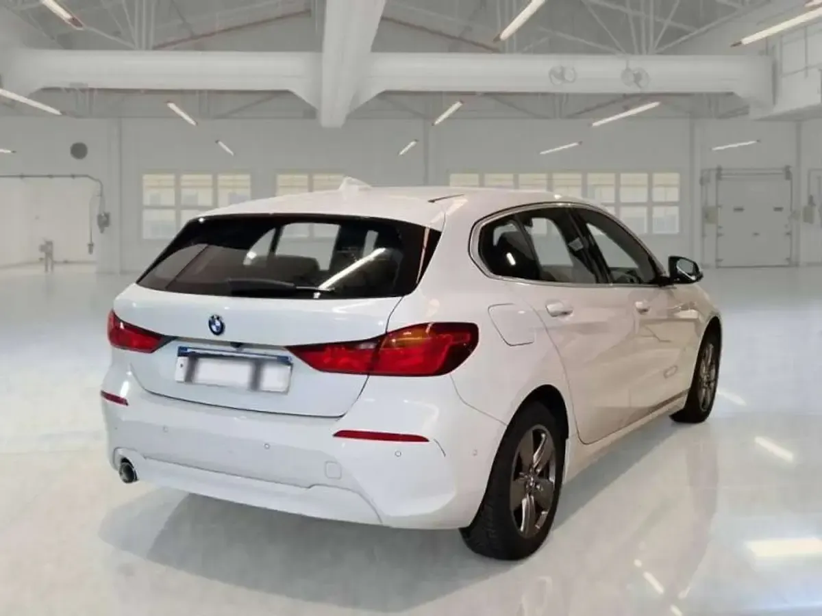 Usata BMW 116 Advantage 116 CV (85 kW) 2021 Bianco Utilitaria