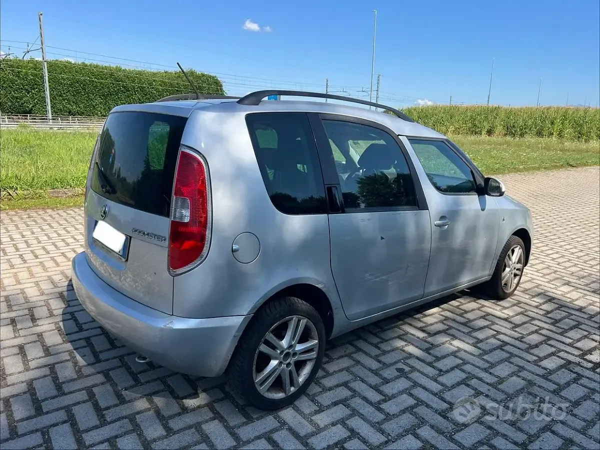 Usata Skoda Roomster Active 90 CV (66 kW) 2014 Grigio Monovolume