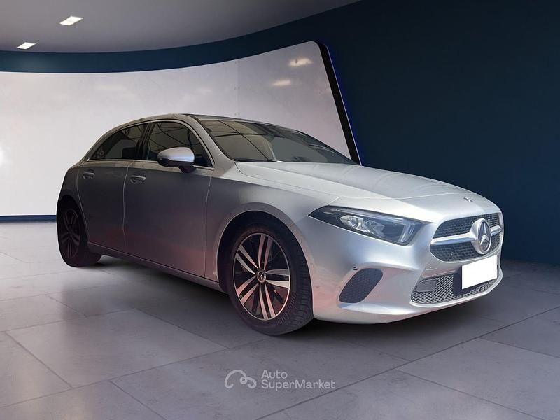 Usata Mercedes A180 116 CV (85 kW) 2021 Gray Berlina