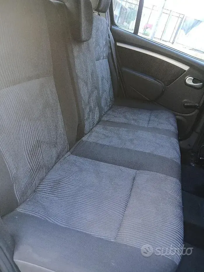 Usata Dacia Sandero Lauréate 75 CV (55 kW) 2009 Berlina