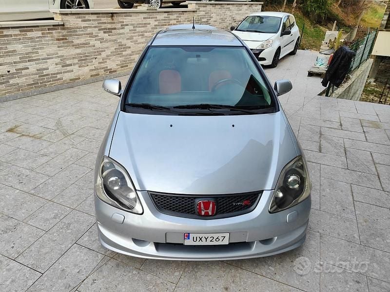 Usata Honda Civic Type R 200 CV (147 kW) 2004 Grigio metallizzato Utilitaria
