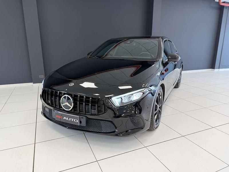 Usata Mercedes A180 Premium 116 CV (85 kW) 2019 Nero Berlina