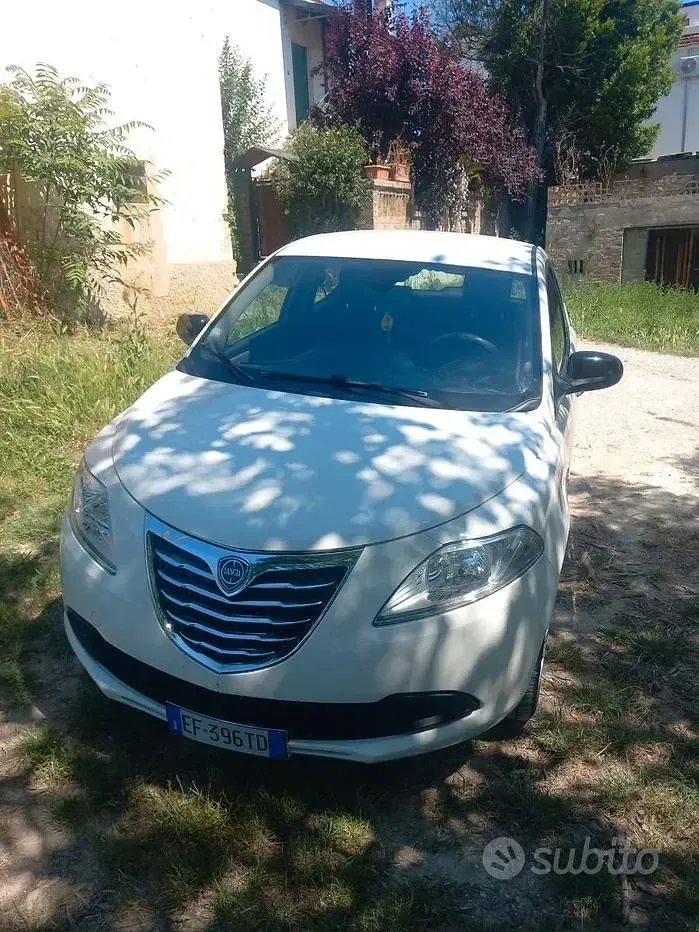 Usata Lancia Ypsilon 69 CV (50 kW) 2012 Bianco Utilitaria