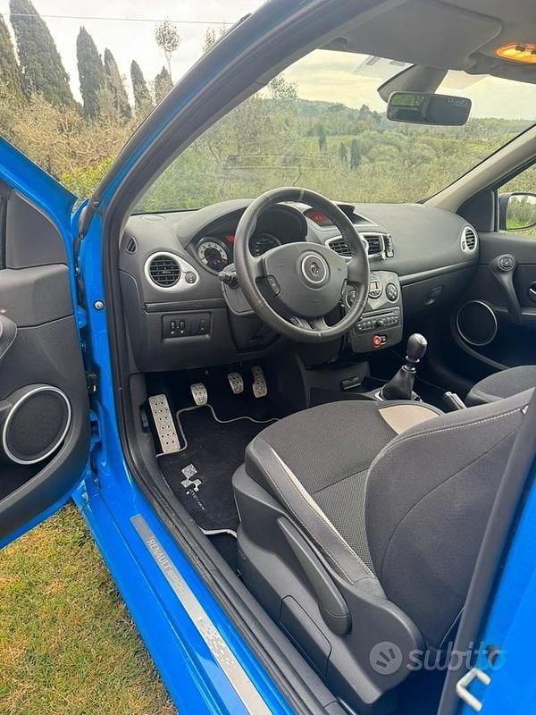Usata Renault Clio IV R.S. 203 CV (149 kW) 2012 Blu Berlina
