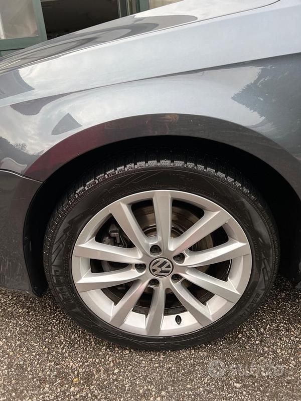 Usata VW Passat 140 CV (102 kW) 2011 Grigio Station wagon
