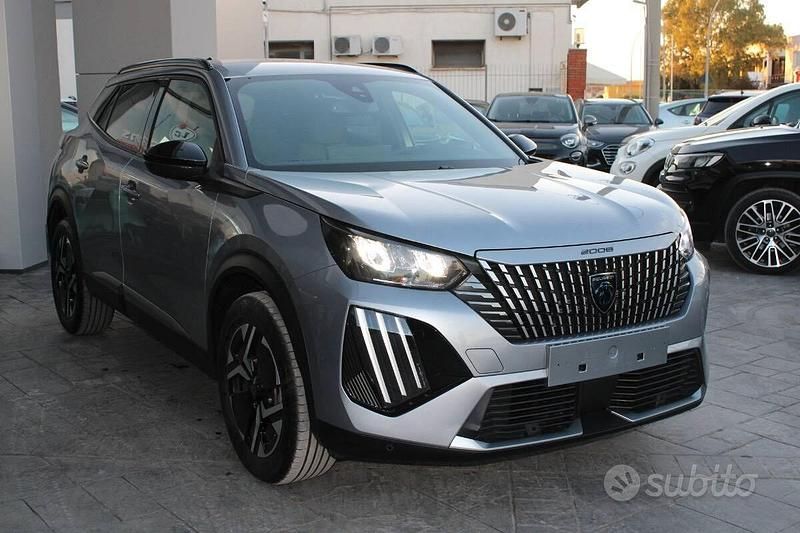 Usata Peugeot 2008 Allure 101 CV (74 kW) 2024 Grigio SUV
