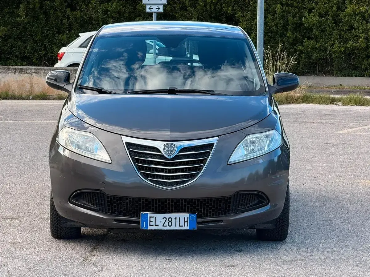 Usata Lancia Ypsilon 95 CV (69 kW) 2013 Grigio Utilitaria