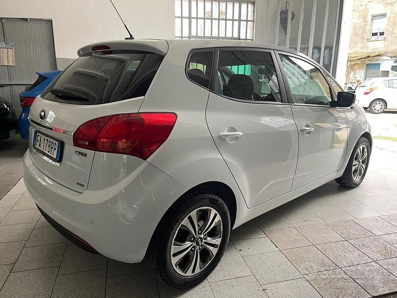 Usata Kia Venga 90 CV (66 kW) 2015 Bianco Utilitaria