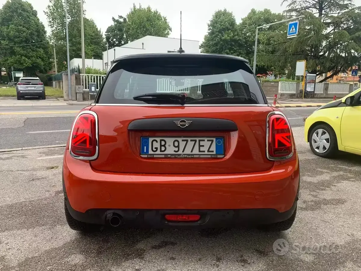 Usata Mini ONE 75 CV (55 kW) 2020 Arancione Utilitaria