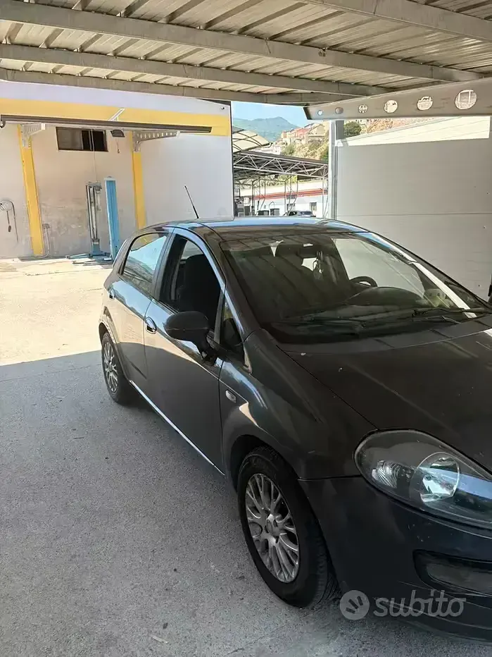 Usata Fiat Grande Punto 75 CV (55 kW) 2011 Grigio Utilitaria
